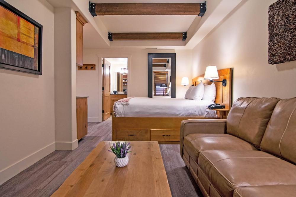 Standard Queen Room interior